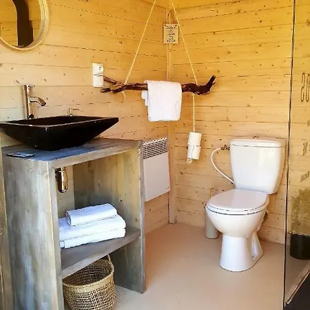 La Petite Maison Derriere Les Buis