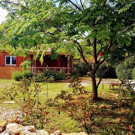 La Petite Maison Derriere Les Buis Bed and breakfast *