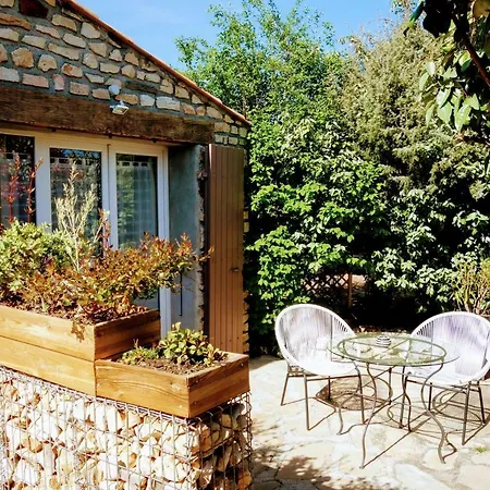 La Petite Maison Derriere Les Buis Gras