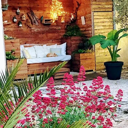 La Petite Maison Derriere Les Buis *